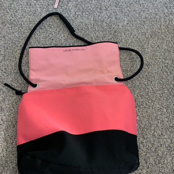 Victoria’s Secret pink color block laptop case with strap - Picture 8 of 10